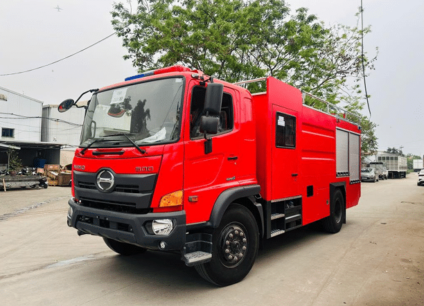 XE Ô TÔ CHỮA CHÁY (CÓ TÉC 4000 LÍT NƯỚC)